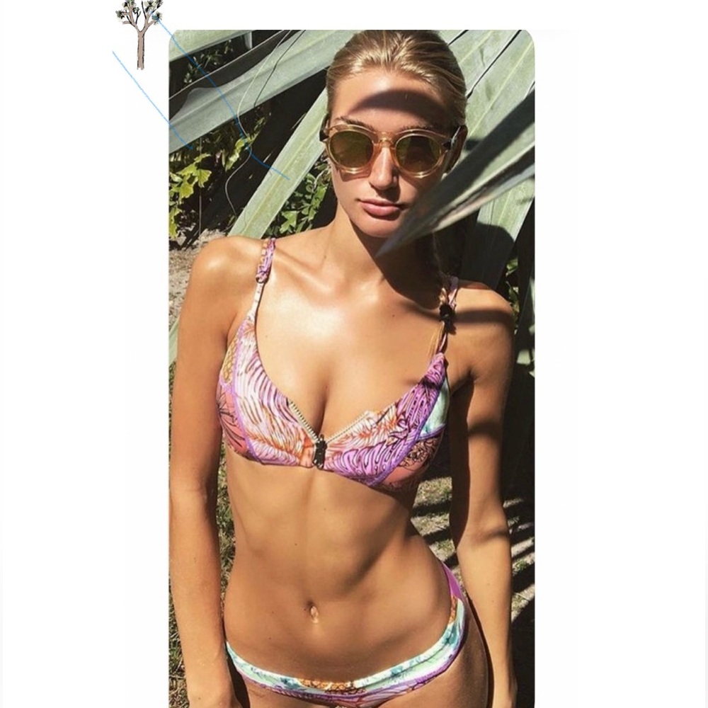 (TOP) Maaji 🏝️ Super Fly Palms Reversible Bikini Top.